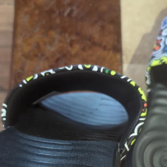 Colorful Patterned Slides - Picture 5 of 8